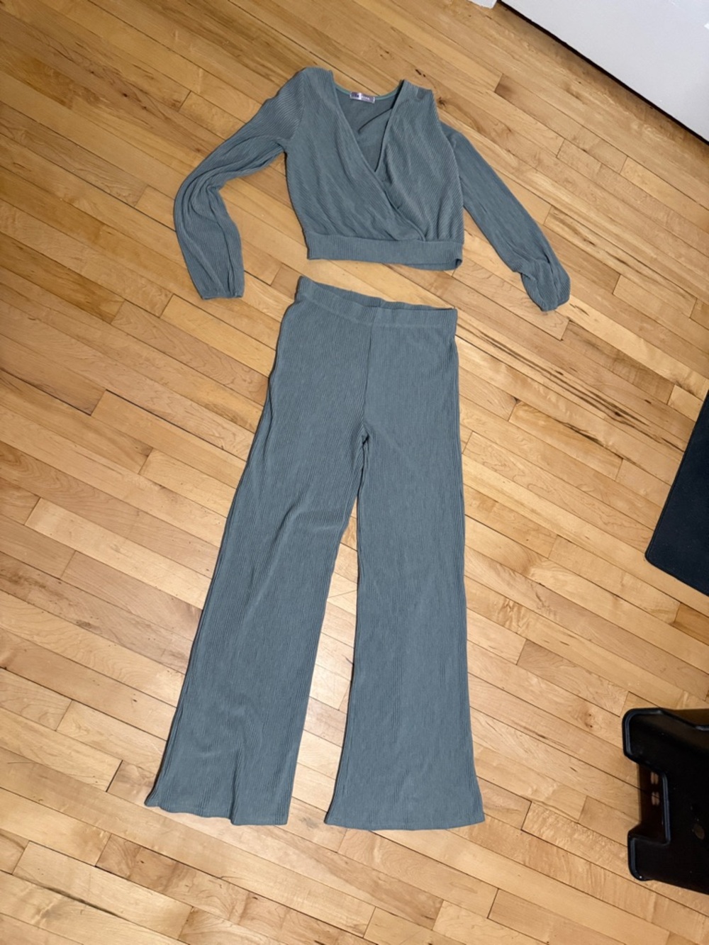 Women's Two-Piece Ribbed Wide-Leg Set